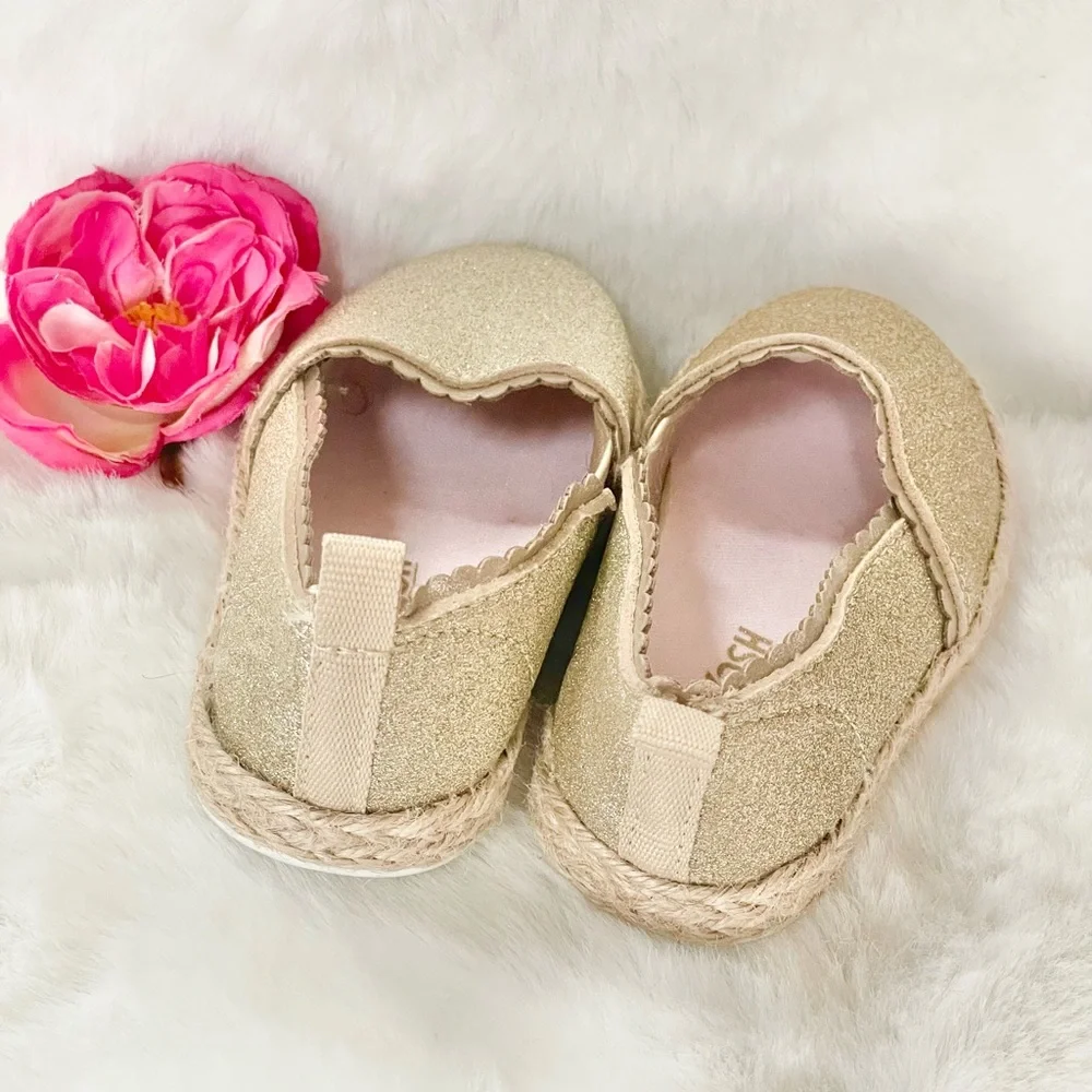 New no tags OSH KOSH B’GOSH GOLD SPARKLY TODDLER SHOES. Wear with dress or jeans